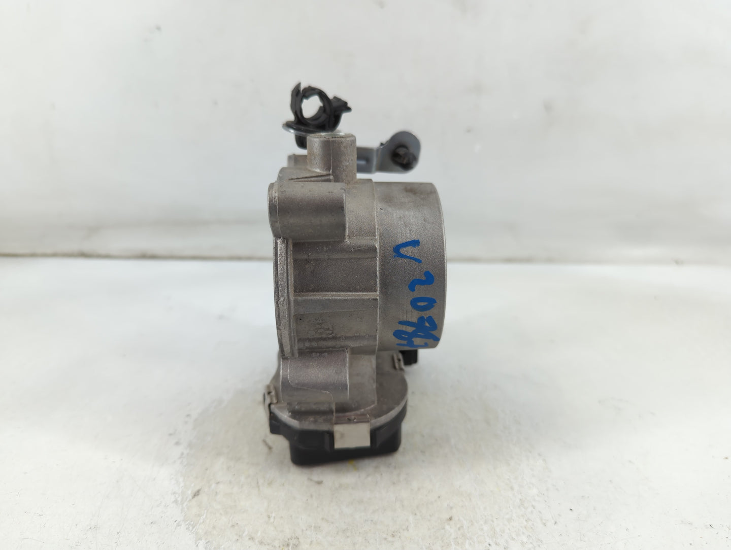 2017-2022 Jeep Compass Throttle Body P/N:04891970AC Fits Fits 2014 2015 2016 2017 2018 2019 2020 2021 2022 OEM Used Auto Par