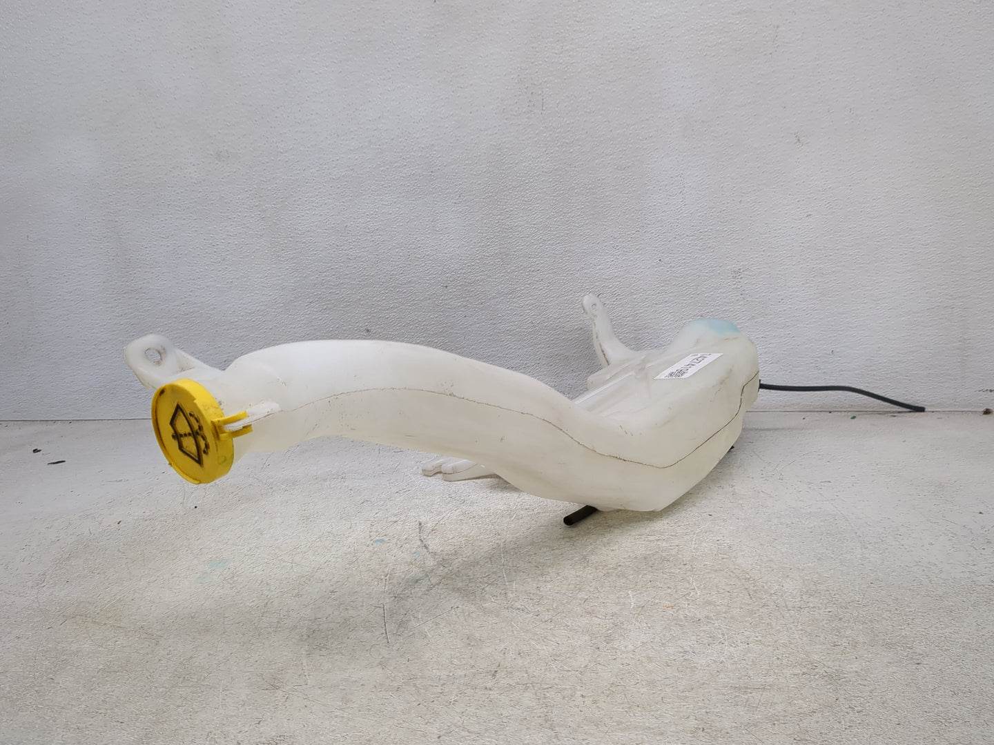 2011 Jeep Grand Cherokee Windshield Washer Fluid Reservoir Bottle Oem - Oemusedautoparts1.com