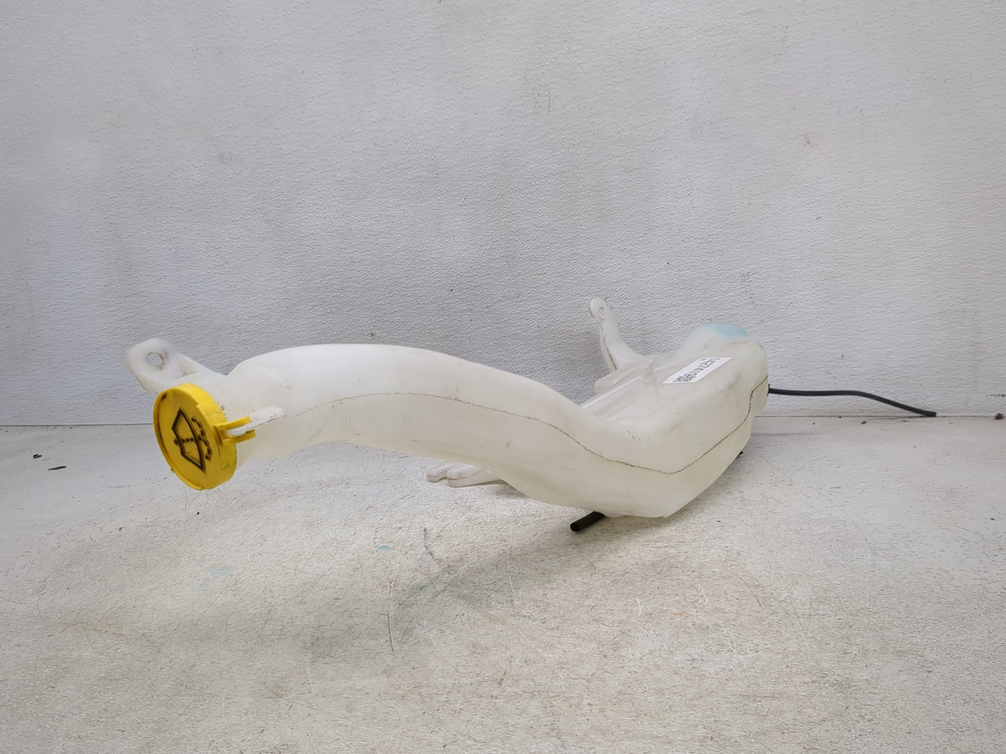 2011 Jeep Grand Cherokee Windshield Washer Fluid Reservoir Bottle Oem - Oemusedautoparts1.com
