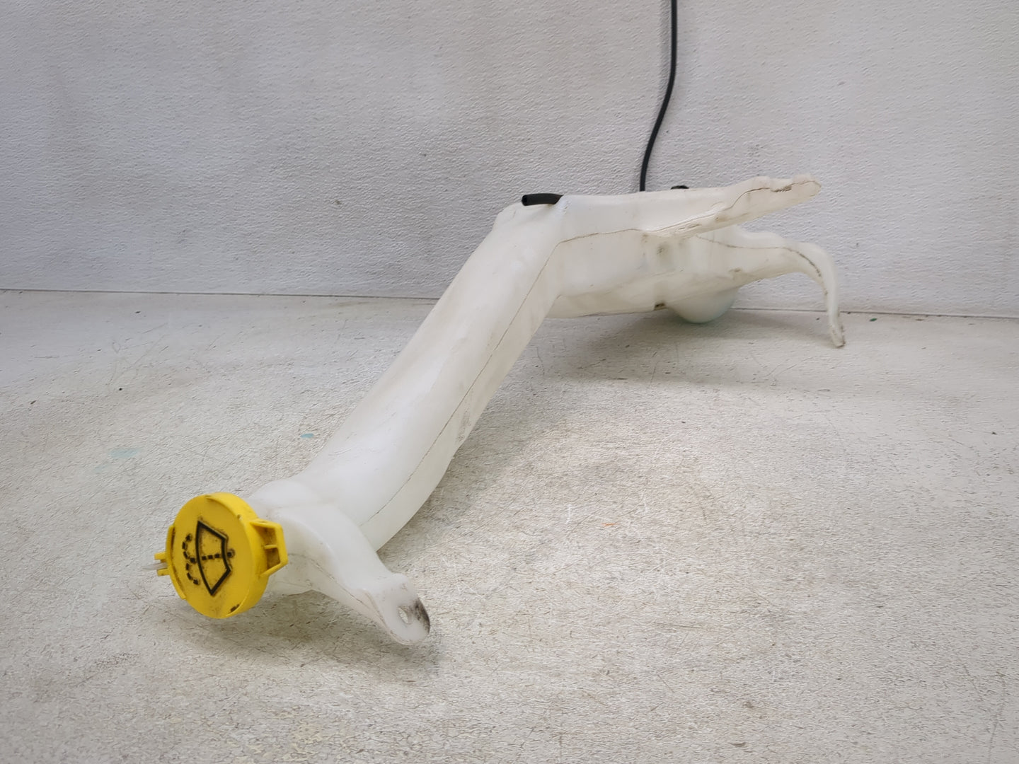 2011 Jeep Grand Cherokee Windshield Washer Fluid Reservoir Bottle Oem - Oemusedautoparts1.com