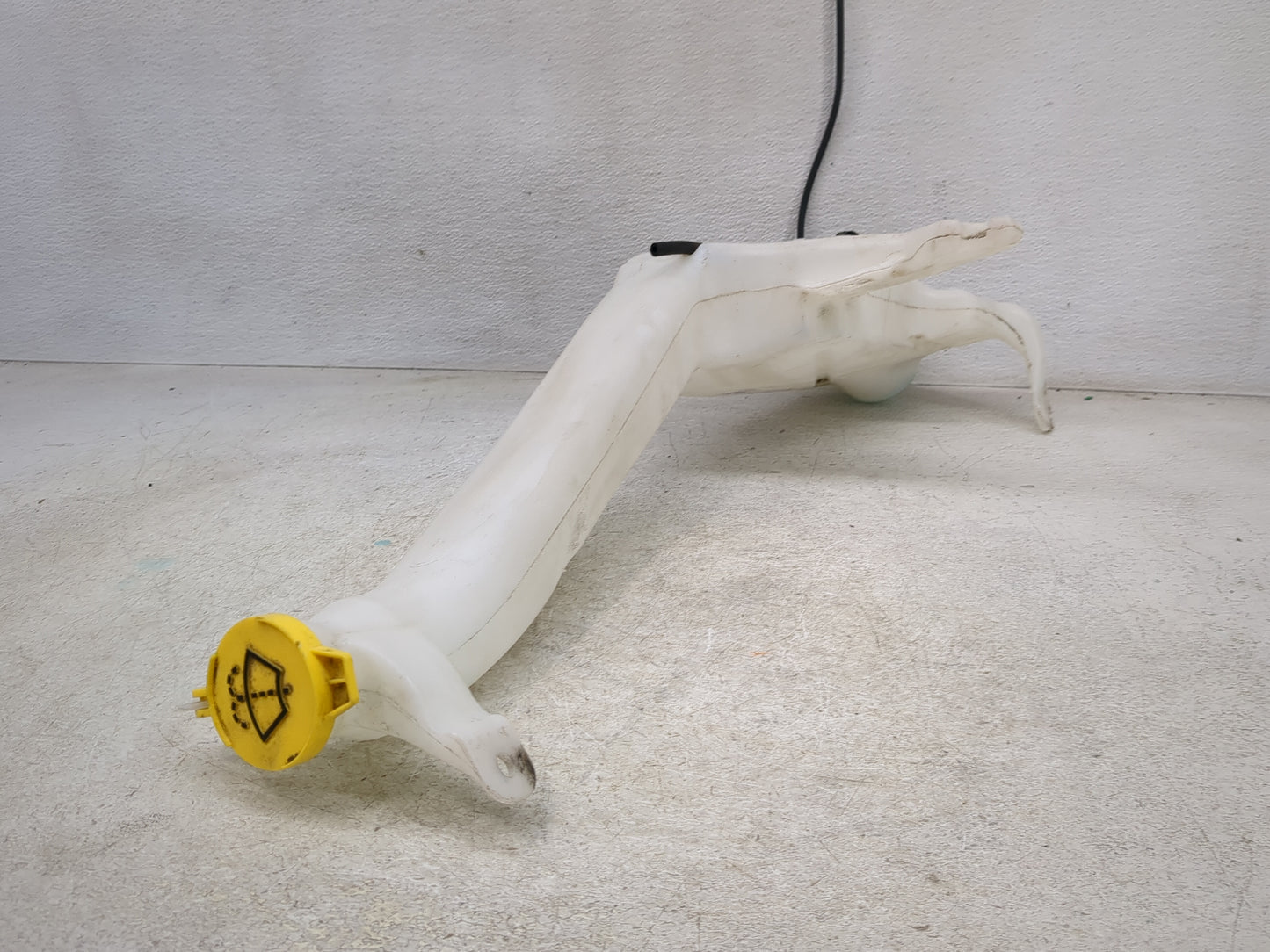 2011 Jeep Grand Cherokee Windshield Washer Fluid Reservoir Bottle Oem - Oemusedautoparts1.com