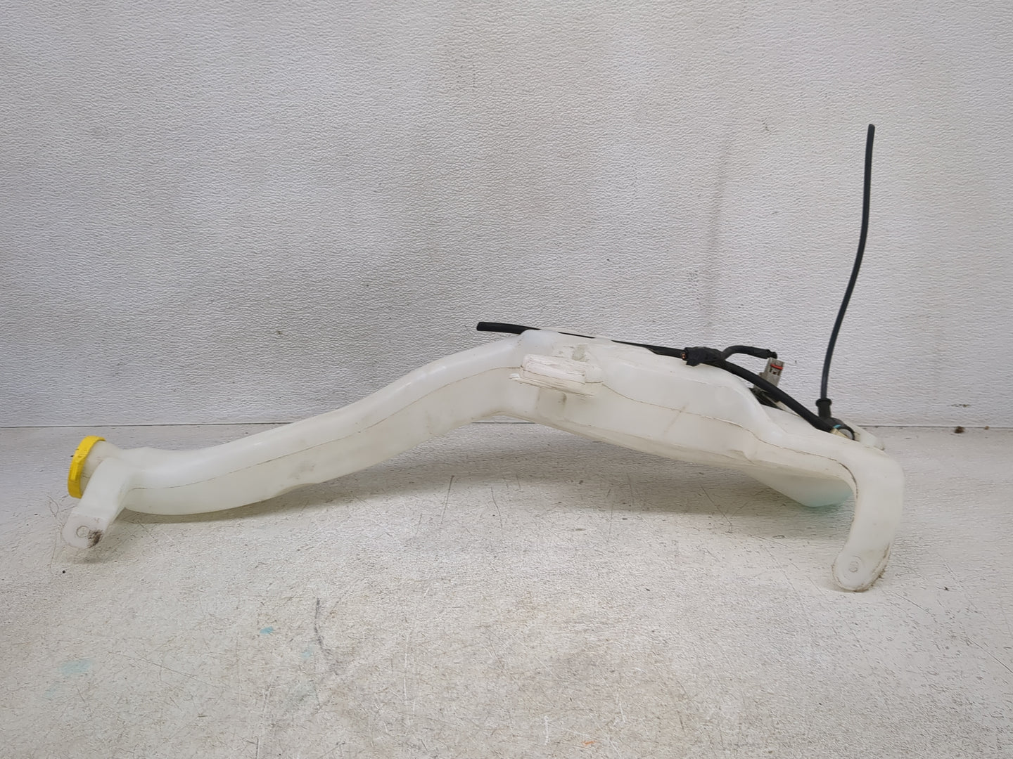 2011 Jeep Grand Cherokee Windshield Washer Fluid Reservoir Bottle Oem - Oemusedautoparts1.com