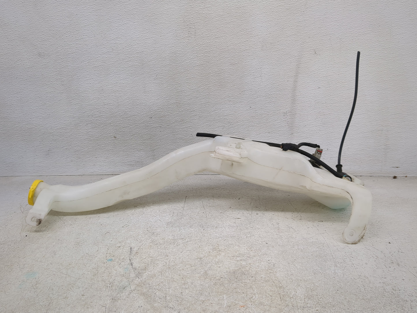 2011 Jeep Grand Cherokee Windshield Washer Fluid Reservoir Bottle Oem - Oemusedautoparts1.com