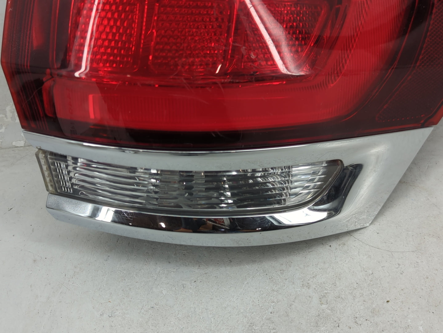 2021 Jeep Grand Cherokee Tail Light Assembly Passenger Right OEM P/N:P68471328AA F00HTC413800 Fits OEM Used Auto Parts - Oem