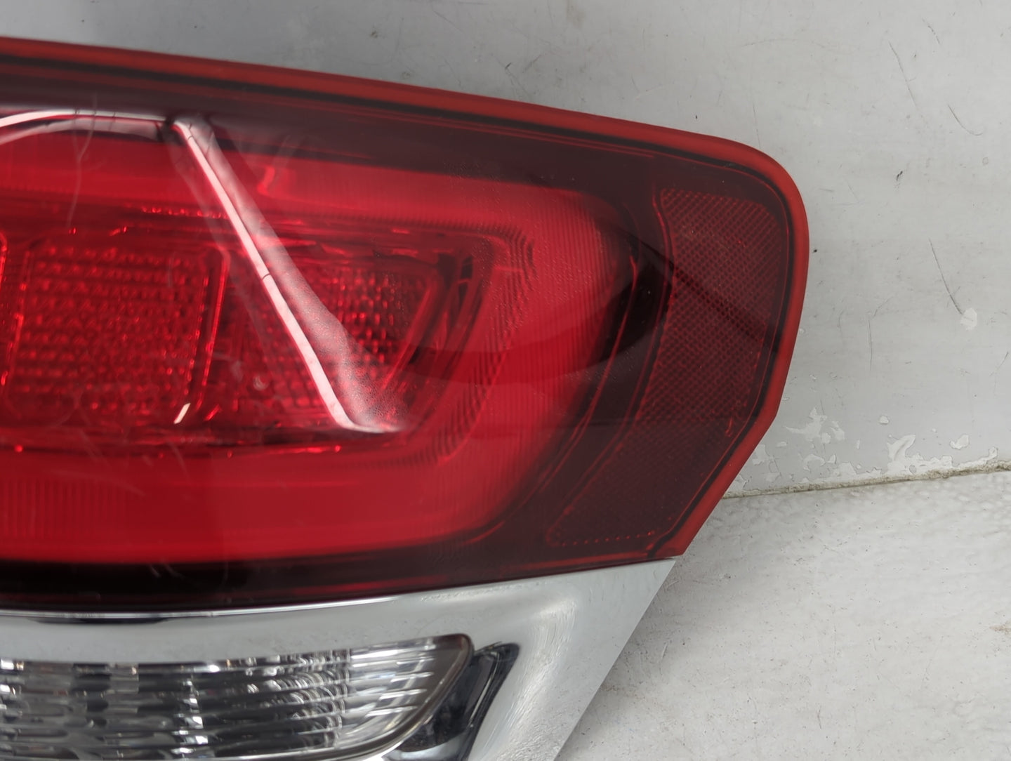 2021 Jeep Grand Cherokee Tail Light Assembly Passenger Right OEM P/N:P68471328AA F00HTC413800 Fits OEM Used Auto Parts - Oem