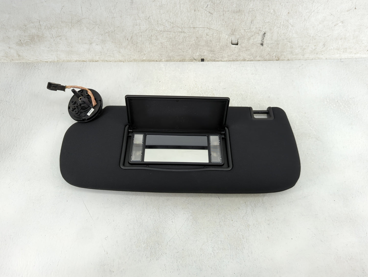 2014-2022 Jeep Grand Cherokee Sun Visor Shade Replacement Driver Left Mirror Fits OEM Used Auto Parts - Oemusedautoparts1.co