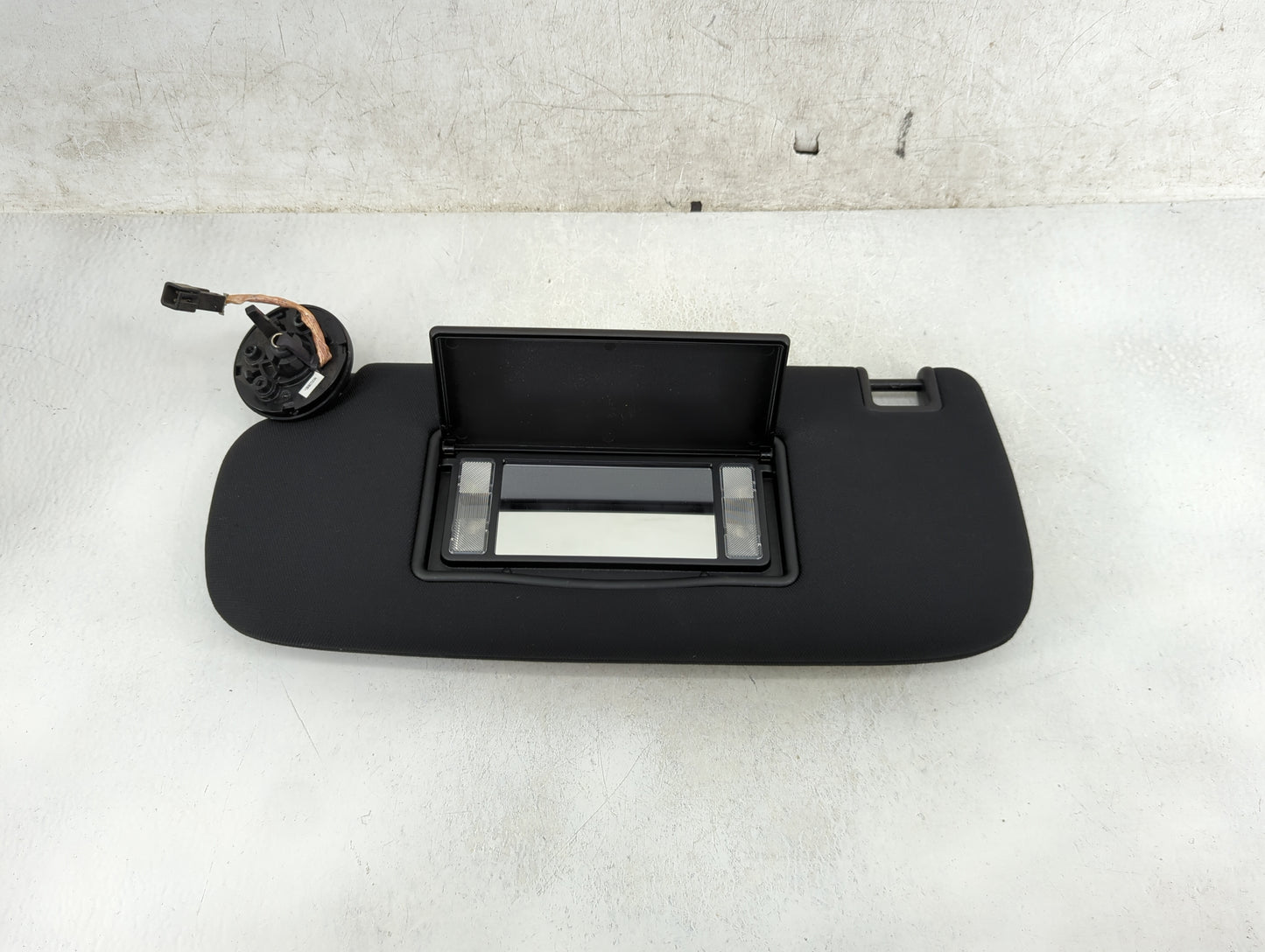2014-2022 Jeep Grand Cherokee Sun Visor Shade Replacement Driver Left Mirror Fits OEM Used Auto Parts - Oemusedautoparts1.co