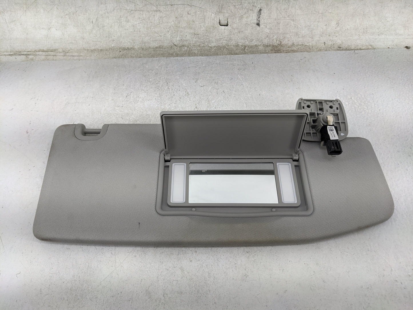 2021-2022 Jeep Grand Cherokee Sun Visor Shade Replacement Passenger Right Mirror Fits Fits 2021 2022 OEM Used Auto Parts - O