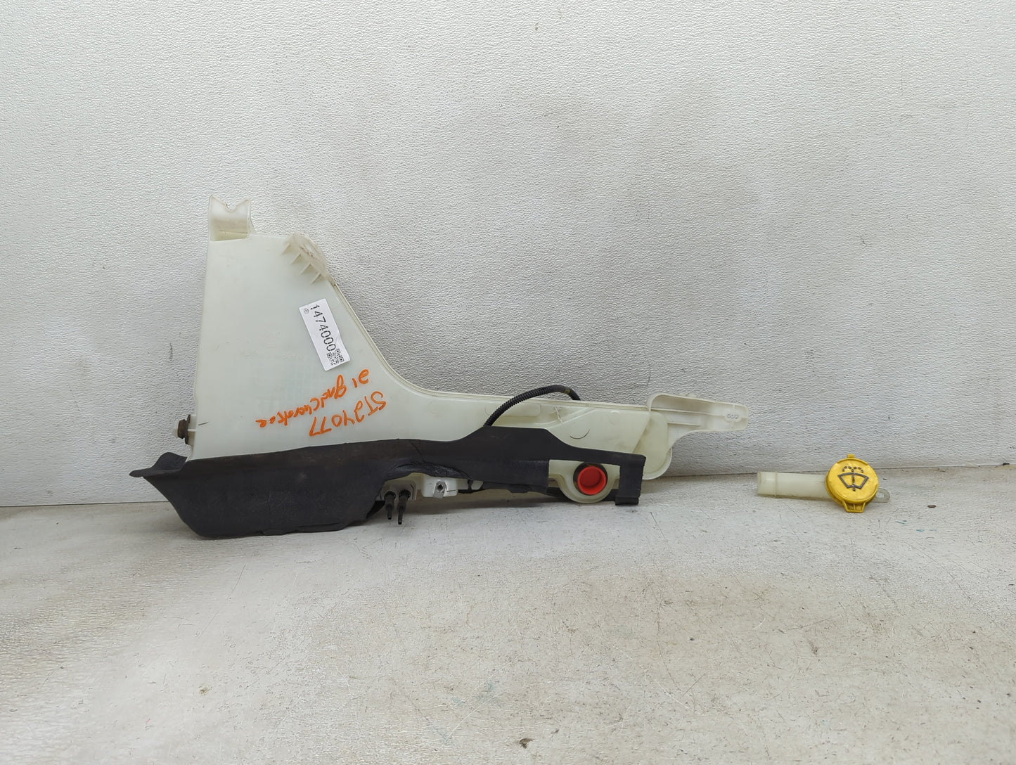 2021 Jeep Grand Cherokee Windshield Washer Fluid Reservoir Bottle Oem 1474000 - Oemusedautoparts1.com