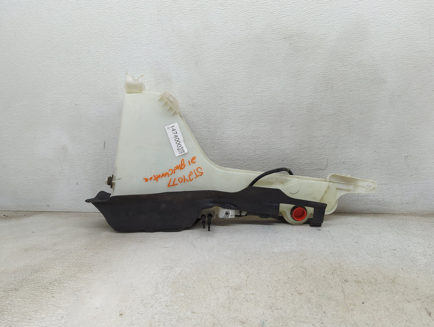 2021 Jeep Grand Cherokee Windshield Washer Fluid Reservoir Bottle Oem 1474000 - Oemusedautoparts1.com