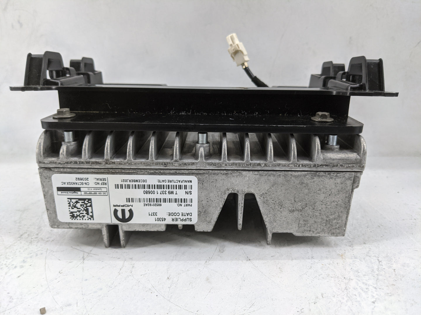 2021-2022 Jeep Grand Cherokee Radio Speaker Amplifier 1477202 - Oemusedautoparts1.com