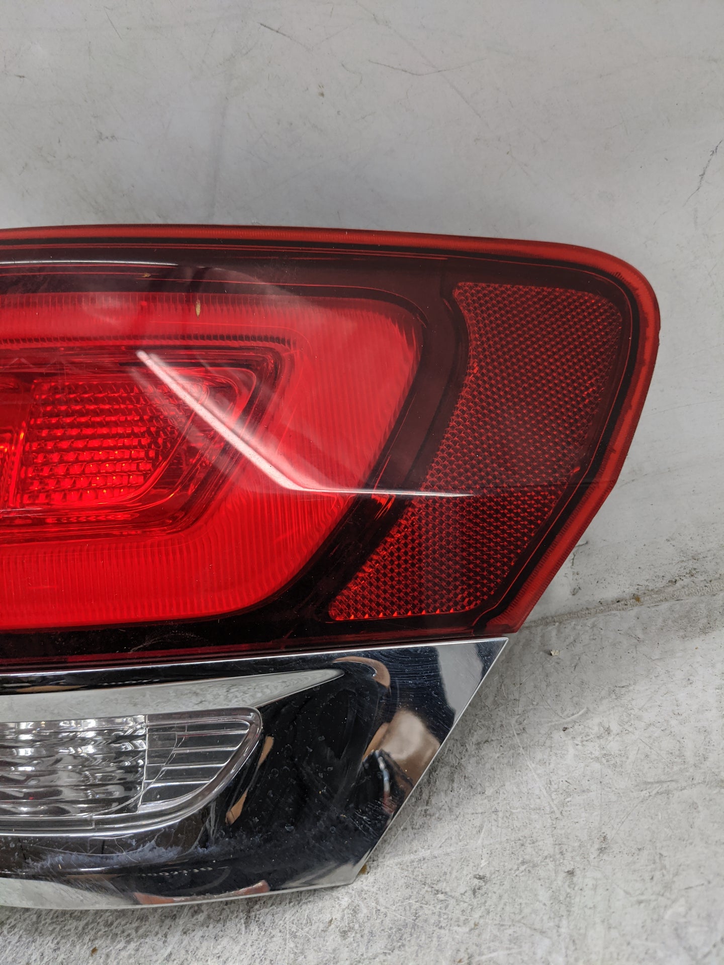 2021 Jeep Grand Cherokee Tail Light Assembly Passenger Right OEM P/N:P68471328AA 68471328AA Fits OEM Used Auto Parts - Oemus