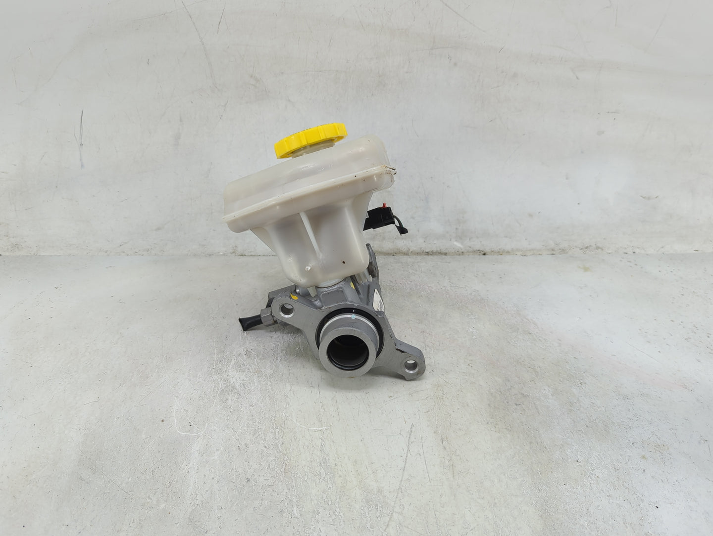 2016-2022 Jeep Grand Cherokee Brake Master Cylinder 1490062 - Oemusedautoparts1.com