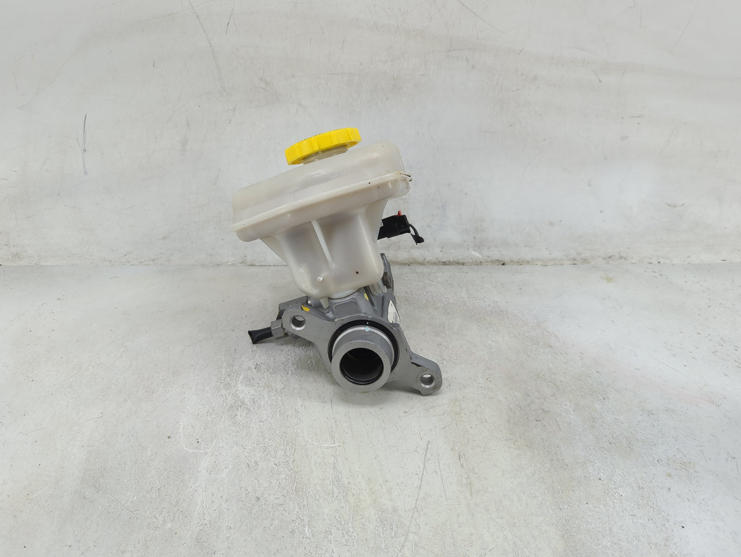 2016-2022 Jeep Grand Cherokee Brake Master Cylinder 1490062 - Oemusedautoparts1.com