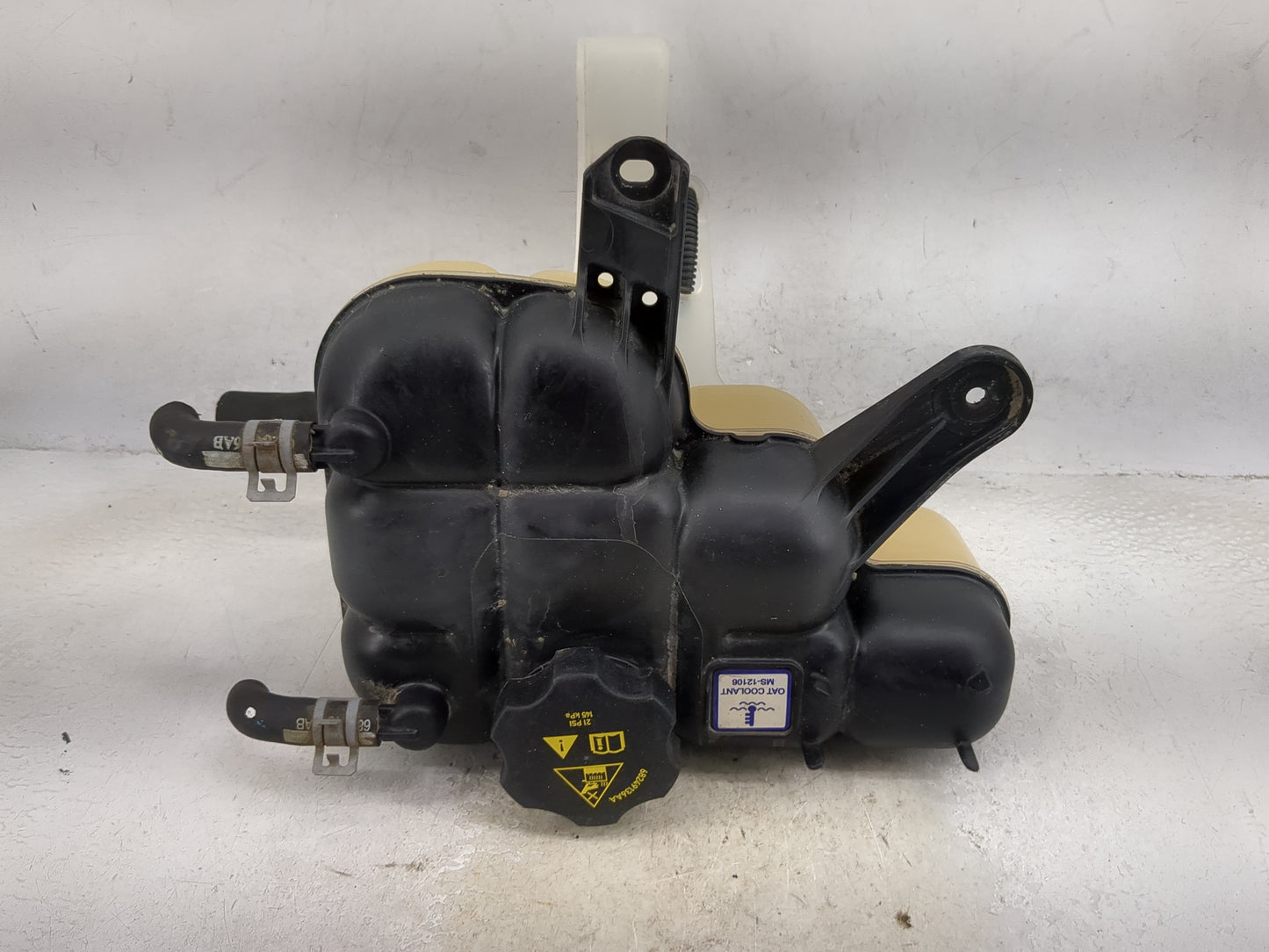 2016 Jeep Grand Cherokee Radiator Coolant Overflow Expansion Tank Bottle 1494322 - Oemusedautoparts1.com