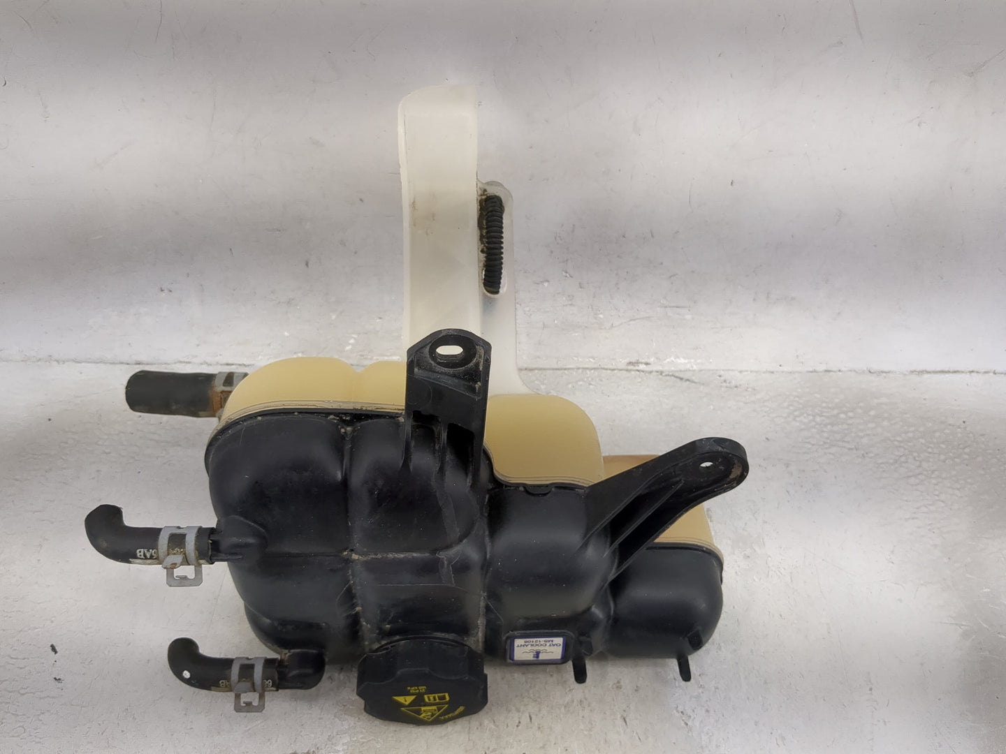 2016 Jeep Grand Cherokee Radiator Coolant Overflow Expansion Tank Bottle 1494322 - Oemusedautoparts1.com