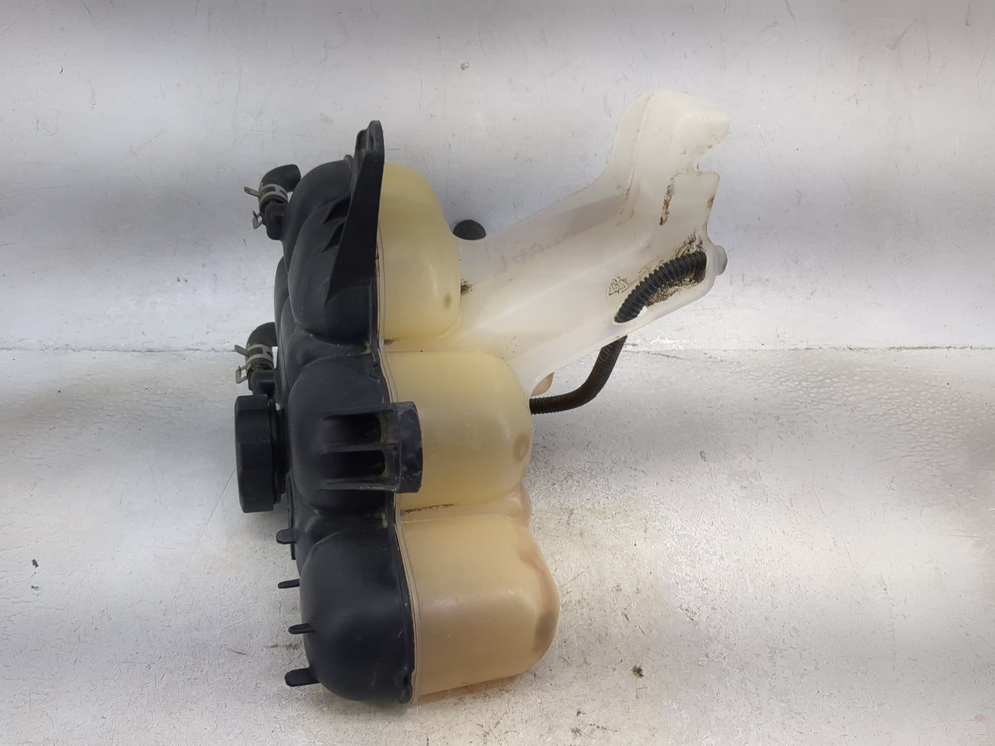 2016 Jeep Grand Cherokee Radiator Coolant Overflow Expansion Tank Bottle 1494322 - Oemusedautoparts1.com