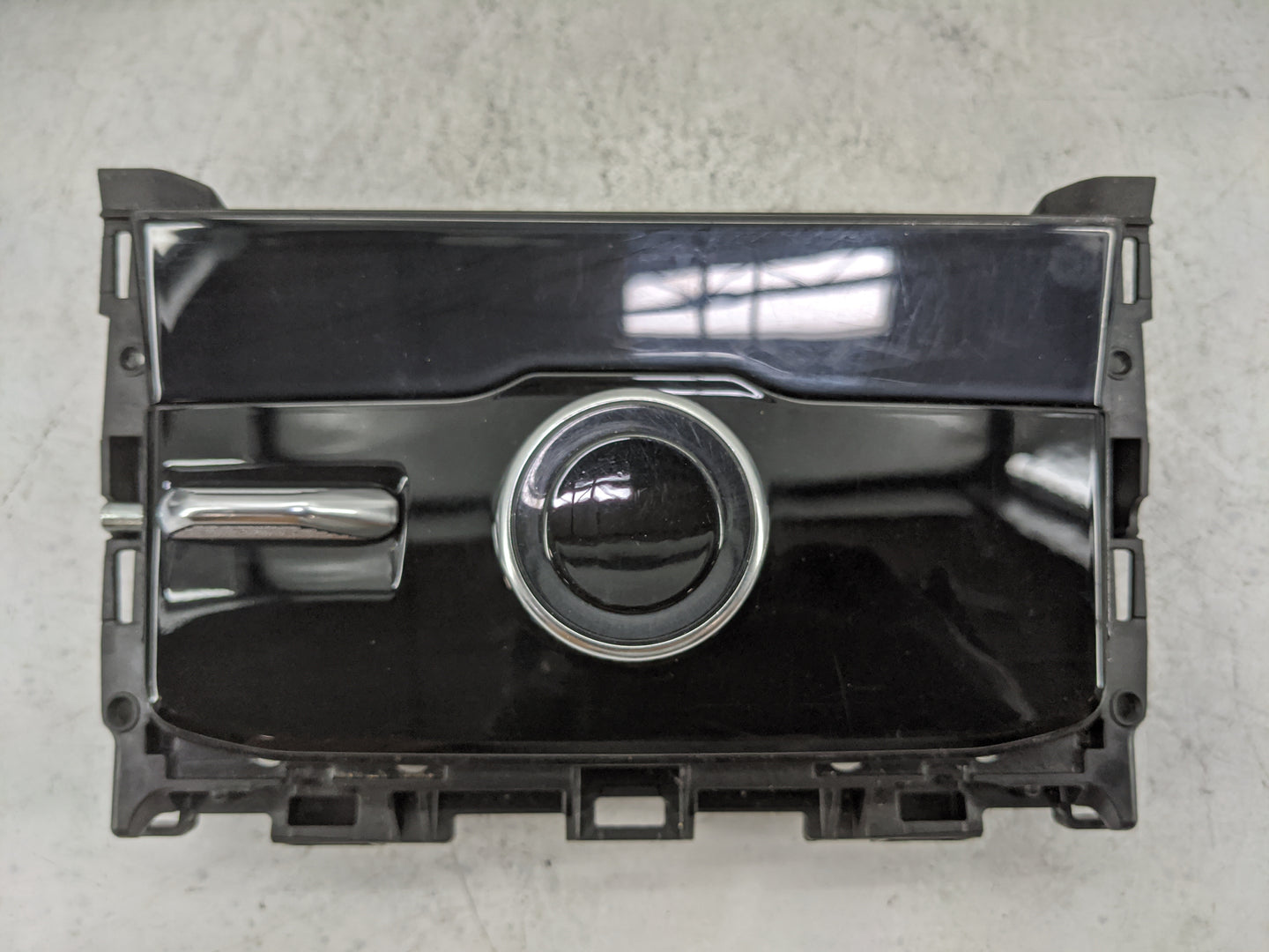 2021 Jeep Grand Cherokee L Floor Console Assembly Shifter - Oemusedautoparts1.com