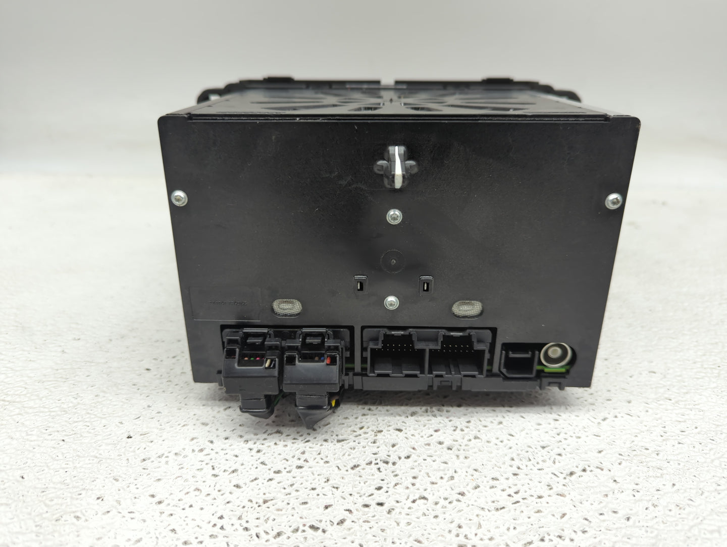 2020-2022 Jeep Renegade Radio AM FM Cd Player Receiver Replacement P/N:84082781 Fits Fits 2020 2021 2022 OEM Used Auto Parts