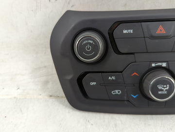 2021-2022 Jeep Renegade Climate Control Module Temperature AC/Heater Replacement P/N:07357422350 440000124D Fits Fits 2021 2022 OEM Used Auto Parts