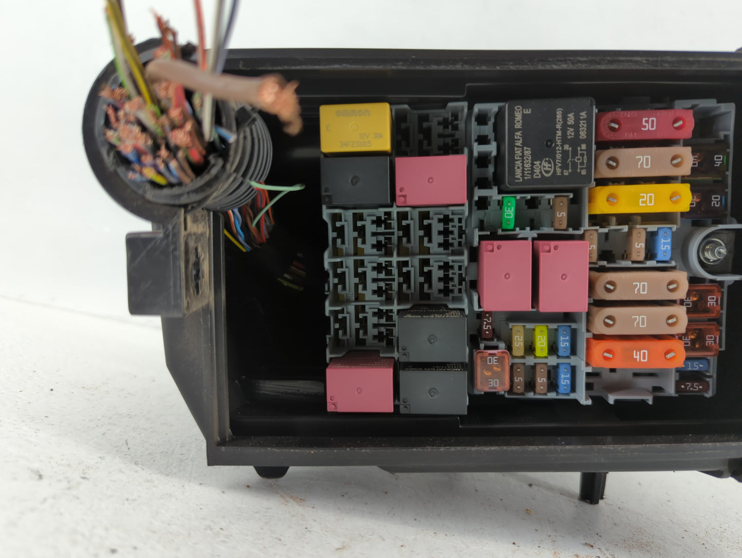 2015-2021 Jeep Renegade Fusebox Fuse Box Panel Relay Module P/N:52027004 Fits Fits 2015 2016 2017 2018 2019 2020 2021 OEM Us