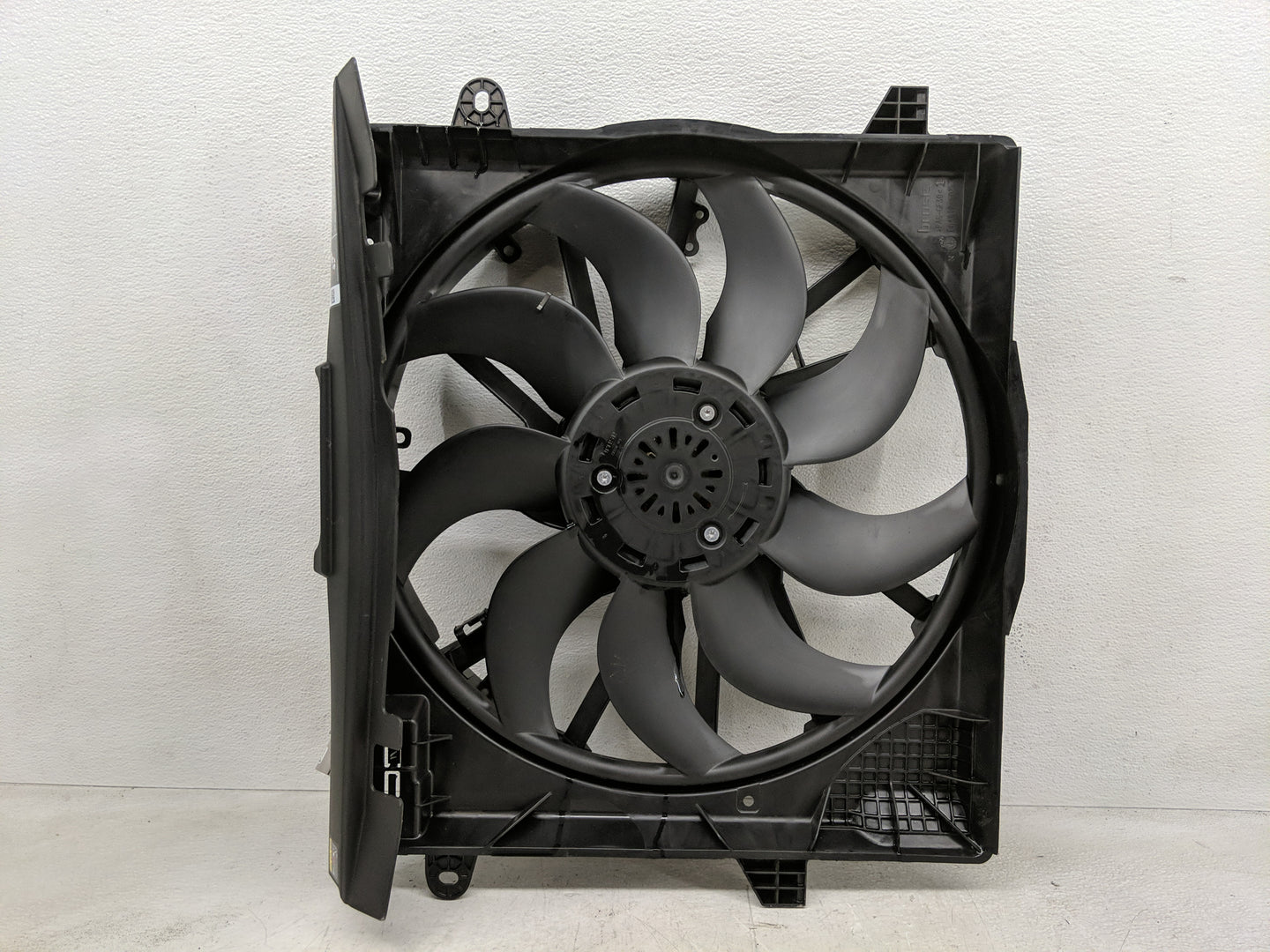 2021-2022 Jeep Wrangler Electric Radiator Cooling Fan Motor Assembly P/N:68272755AD Fits Fits 2021 2022 OEM Used Auto Parts 