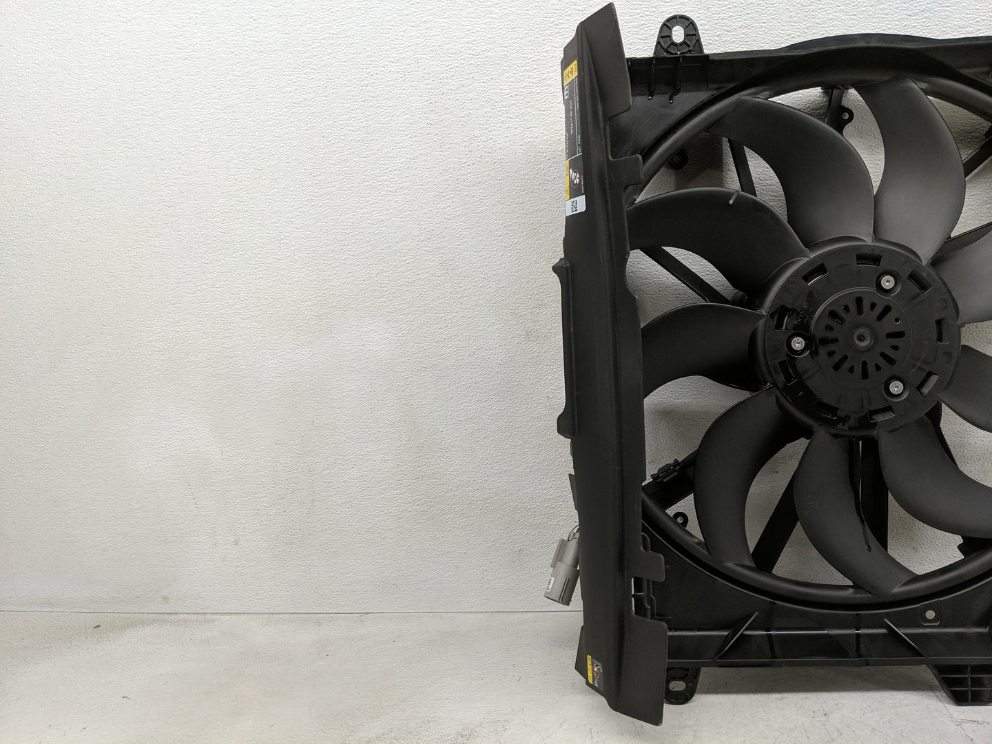 2021-2022 Jeep Wrangler Electric Radiator Cooling Fan Motor Assembly P/N:68272755AD Fits Fits 2021 2022 OEM Used Auto Parts 