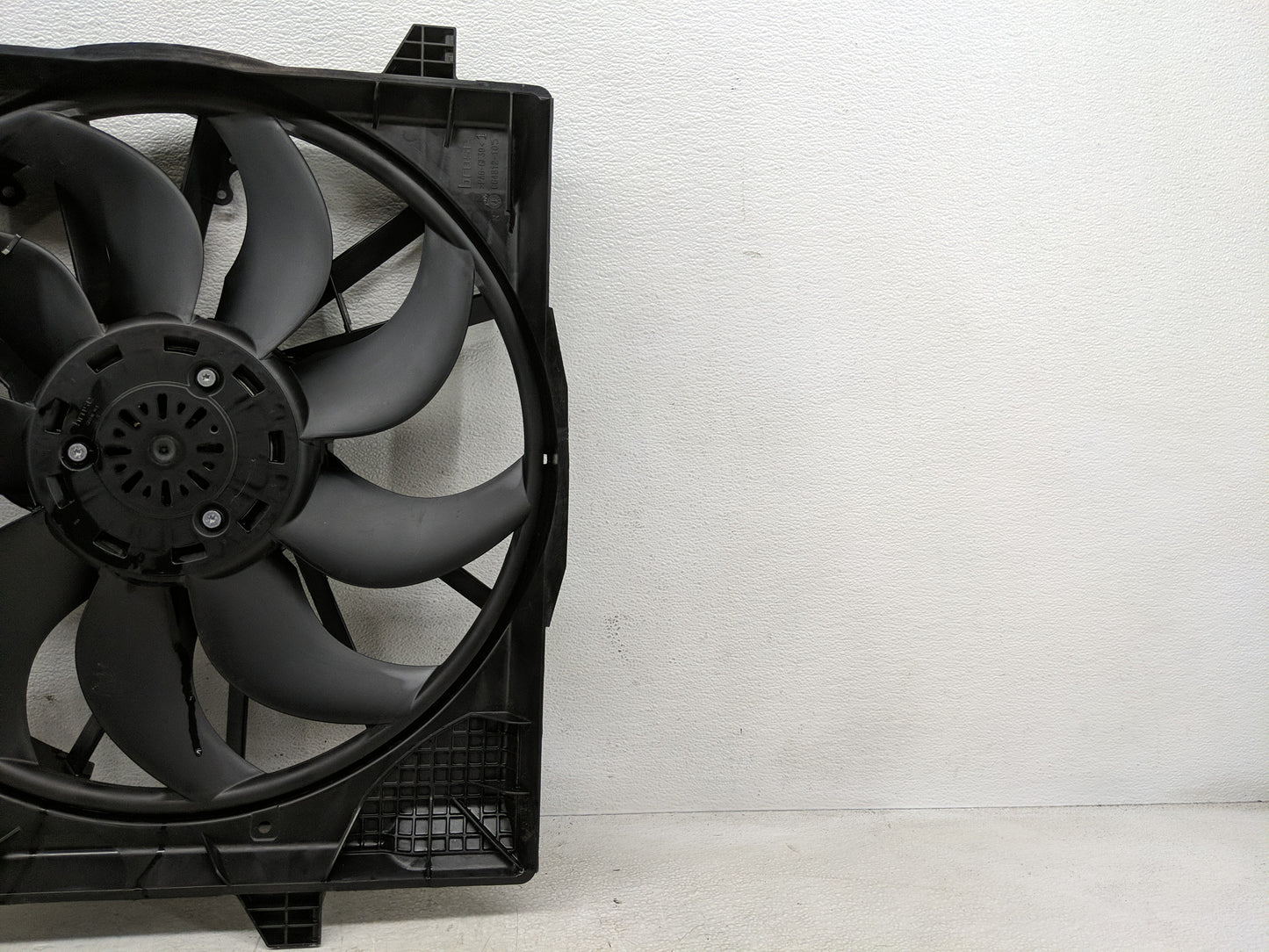2021-2022 Jeep Wrangler Electric Radiator Cooling Fan Motor Assembly P/N:68272755AD Fits Fits 2021 2022 OEM Used Auto Parts 