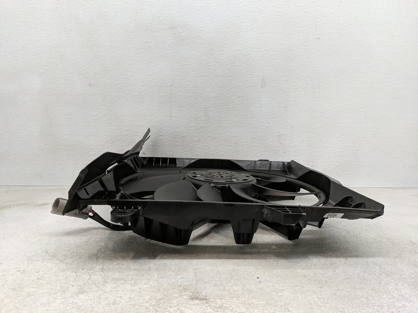 2021-2022 Jeep Wrangler Electric Radiator Cooling Fan Motor Assembly P/N:68272755AD Fits Fits 2021 2022 OEM Used Auto Parts 