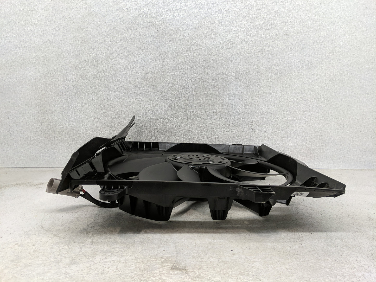 2021-2022 Jeep Wrangler Electric Radiator Cooling Fan Motor Assembly P/N:68272755AD Fits Fits 2021 2022 OEM Used Auto Parts 