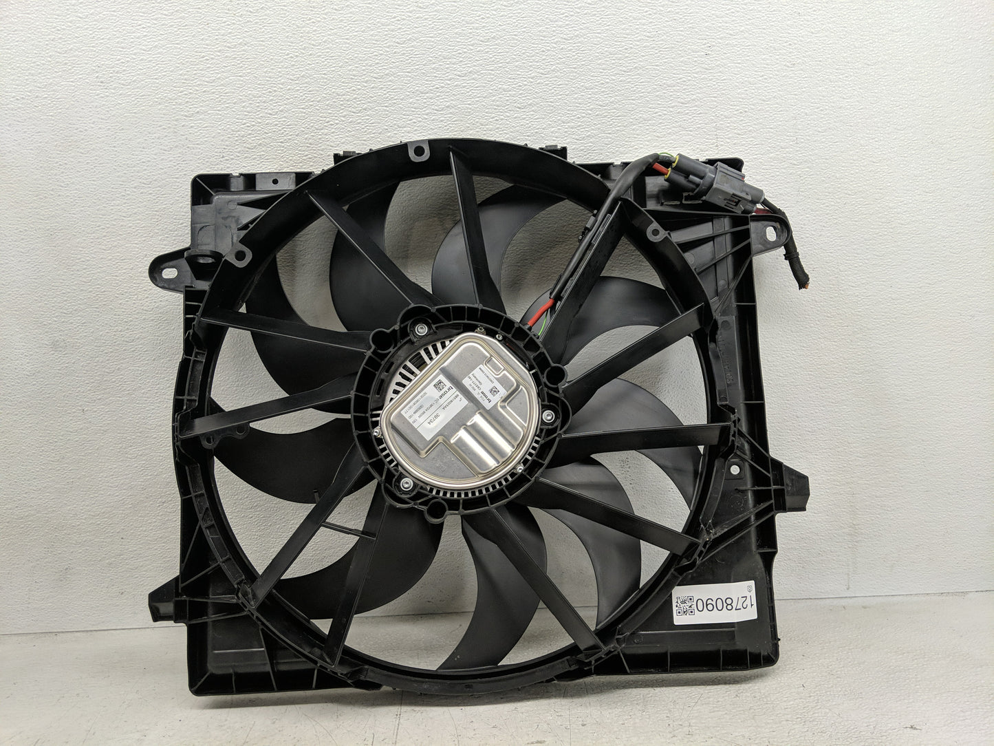 2021-2022 Jeep Wrangler Electric Radiator Cooling Fan Motor Assembly P/N:68518025AA C65177-140 Fits Fits 2021 2022 OEM Used 