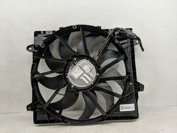 2021-2022 Jeep Wrangler Electric Radiator Cooling Fan Motor Assembly P/N:68518025AA C65177-140 Fits Fits 2021 2022 OEM Used 