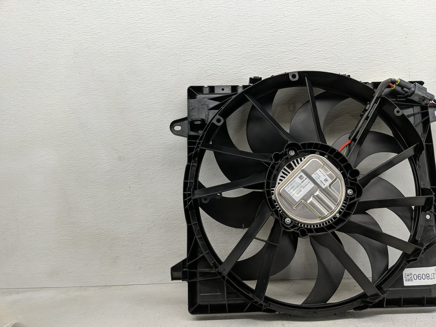 2021-2022 Jeep Wrangler Electric Radiator Cooling Fan Motor Assembly P/N:68518025AA C65177-140 Fits Fits 2021 2022 OEM Used 