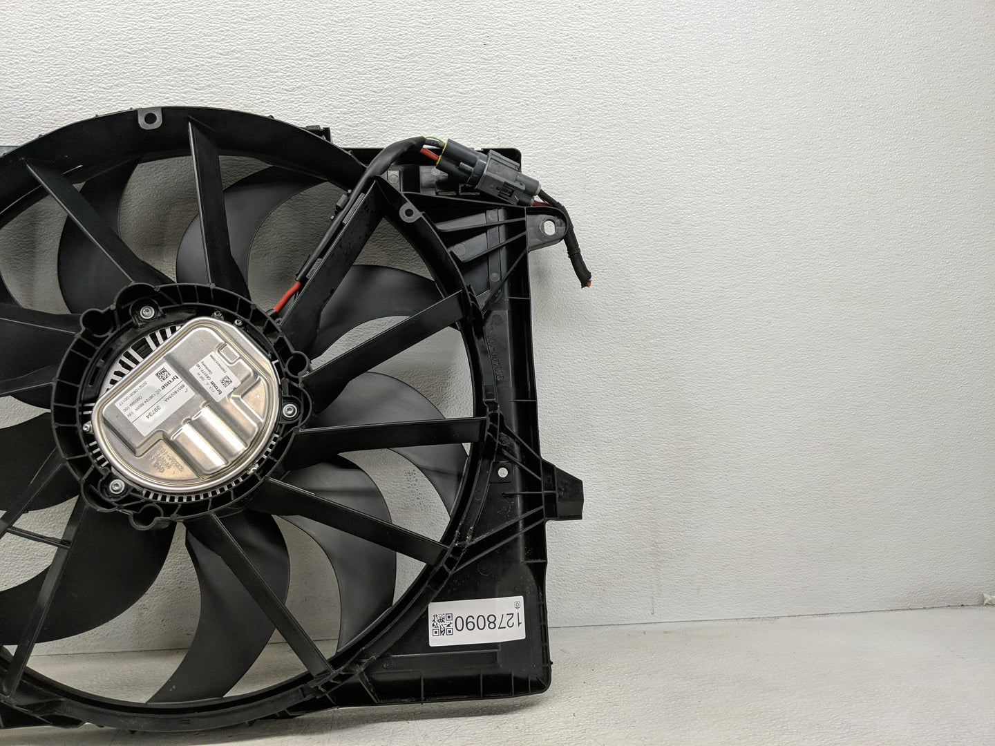 2021-2022 Jeep Wrangler Electric Radiator Cooling Fan Motor Assembly P/N:68518025AA C65177-140 Fits Fits 2021 2022 OEM Used 