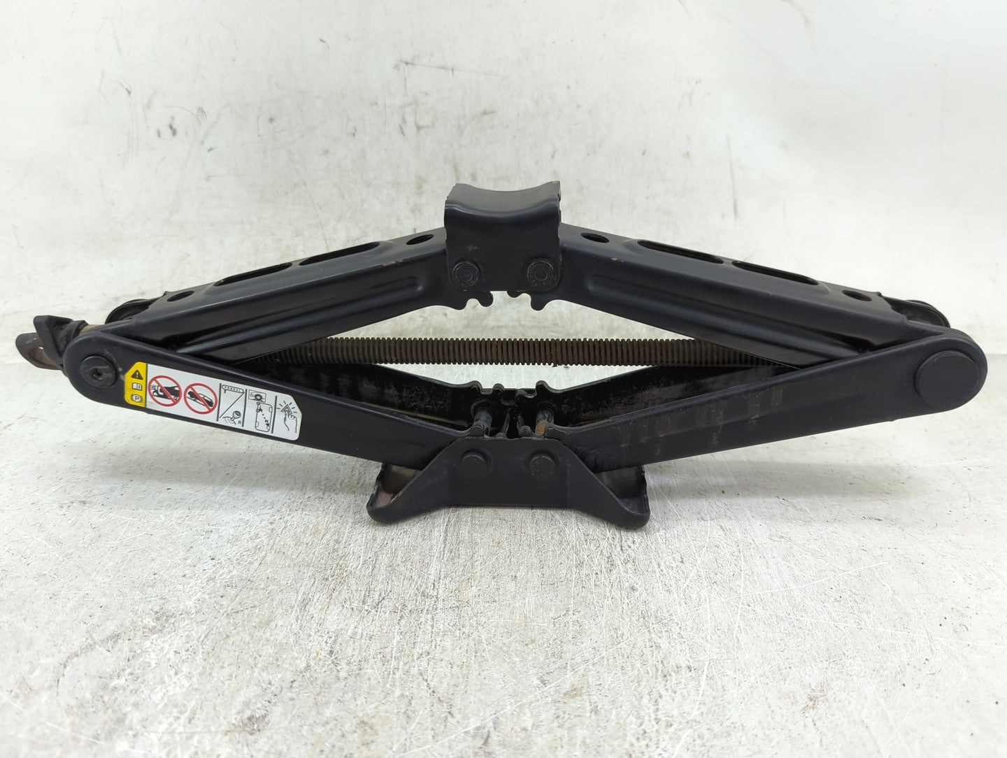 2021 Jeep Wrangler Spare Scissor Car Jack - Oemusedautoparts1.com