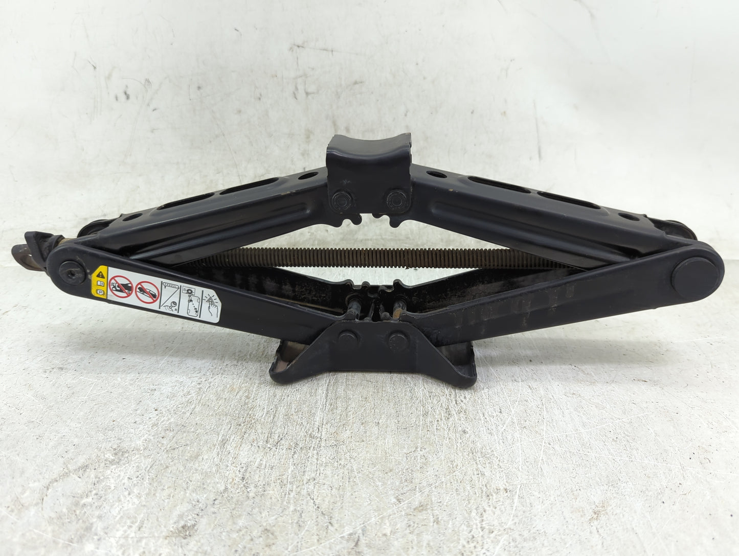 2021 Jeep Wrangler Spare Scissor Car Jack - Oemusedautoparts1.com