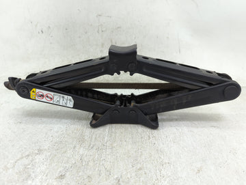 2021 Jeep Wrangler Spare Scissor Car Jack - Oemusedautoparts1.com