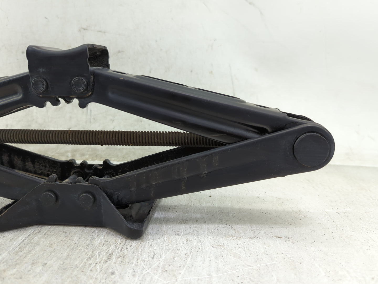 2021 Jeep Wrangler Spare Scissor Car Jack - Oemusedautoparts1.com