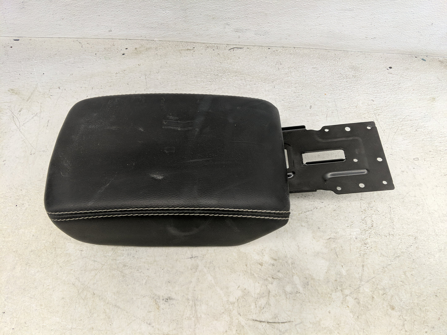 2021 Jeep Wrangler Center Console Armrest Cover Lid Fits OEM Used Auto Parts - Oemusedautoparts1.com