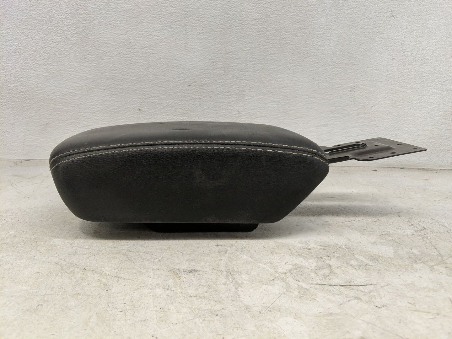 2021 Jeep Wrangler Center Console Armrest Cover Lid Fits OEM Used Auto Parts - Oemusedautoparts1.com