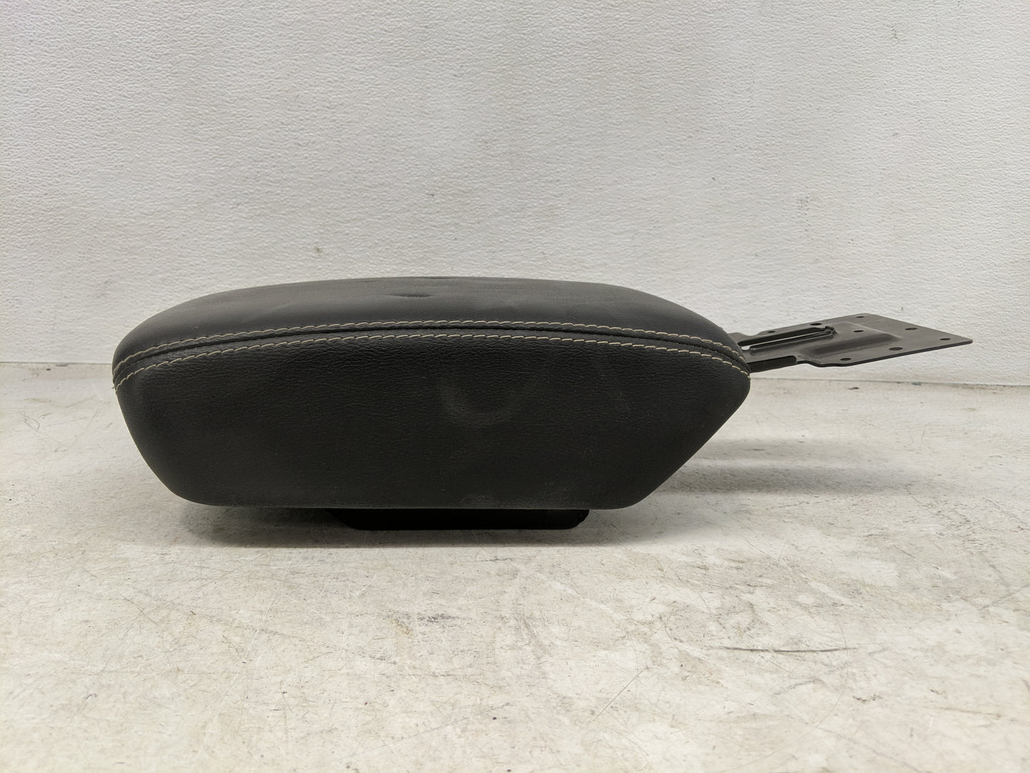 2021 Jeep Wrangler Center Console Armrest Cover Lid Fits OEM Used Auto Parts - Oemusedautoparts1.com