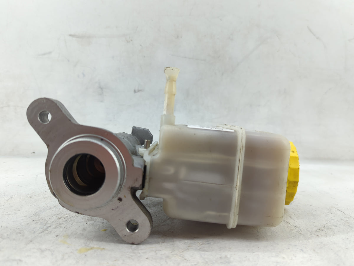 2018-2022 Jeep Wrangler Brake Master Cylinder 1498761 - Oemusedautoparts1.com