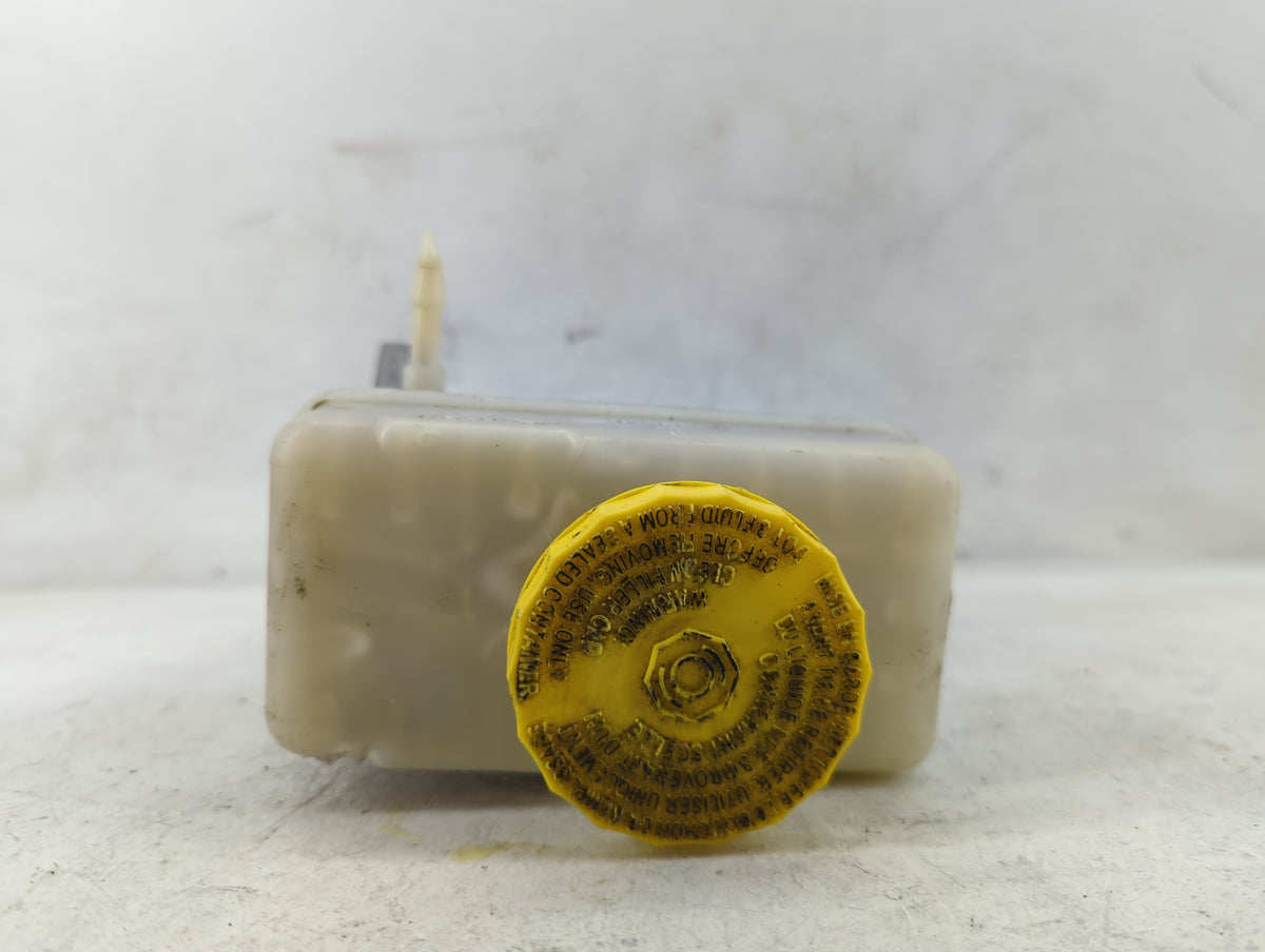 2018-2022 Jeep Wrangler Brake Master Cylinder 1498761 - Oemusedautoparts1.com