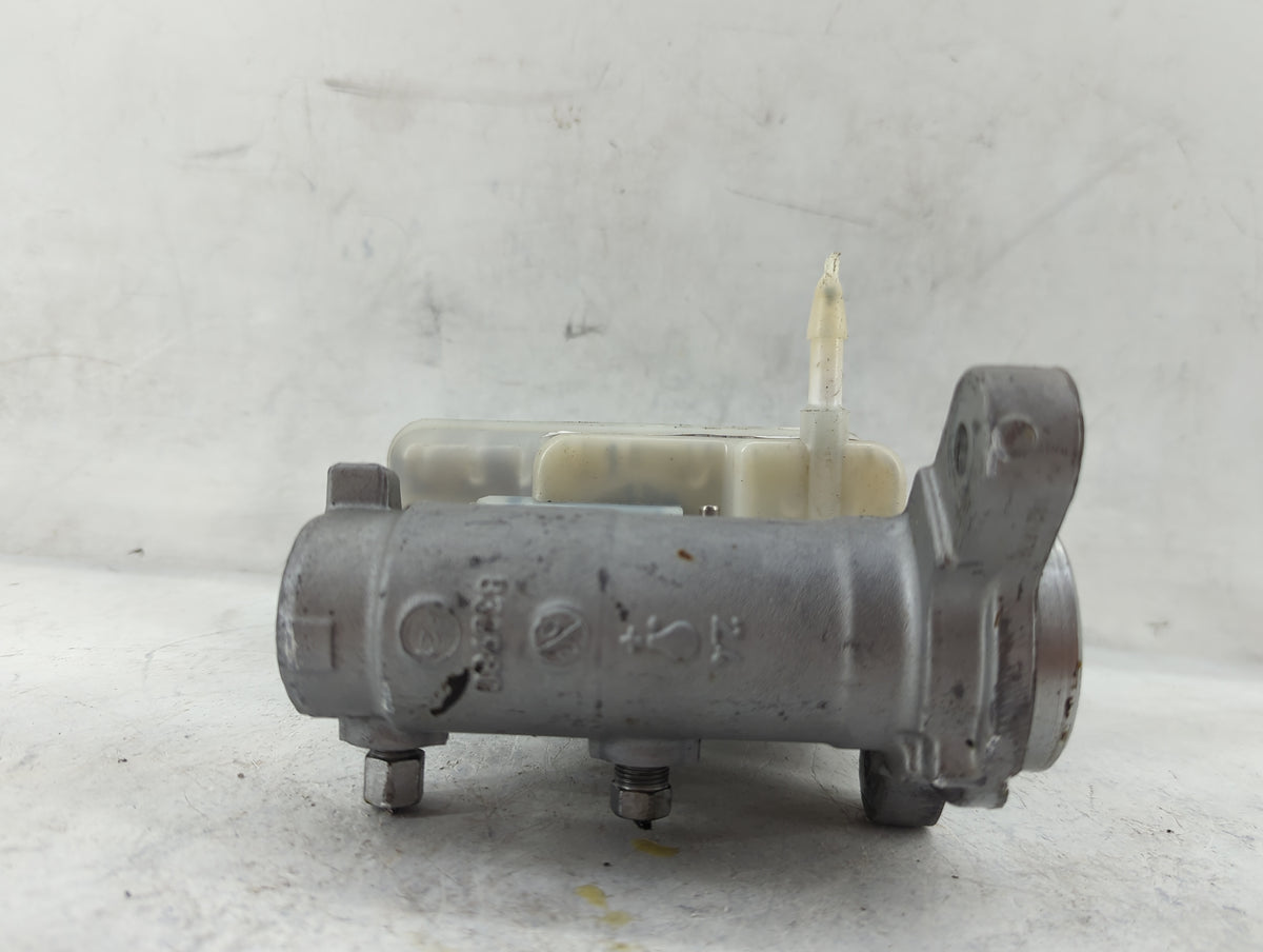 2018-2022 Jeep Wrangler Brake Master Cylinder 1498761 - Oemusedautoparts1.com