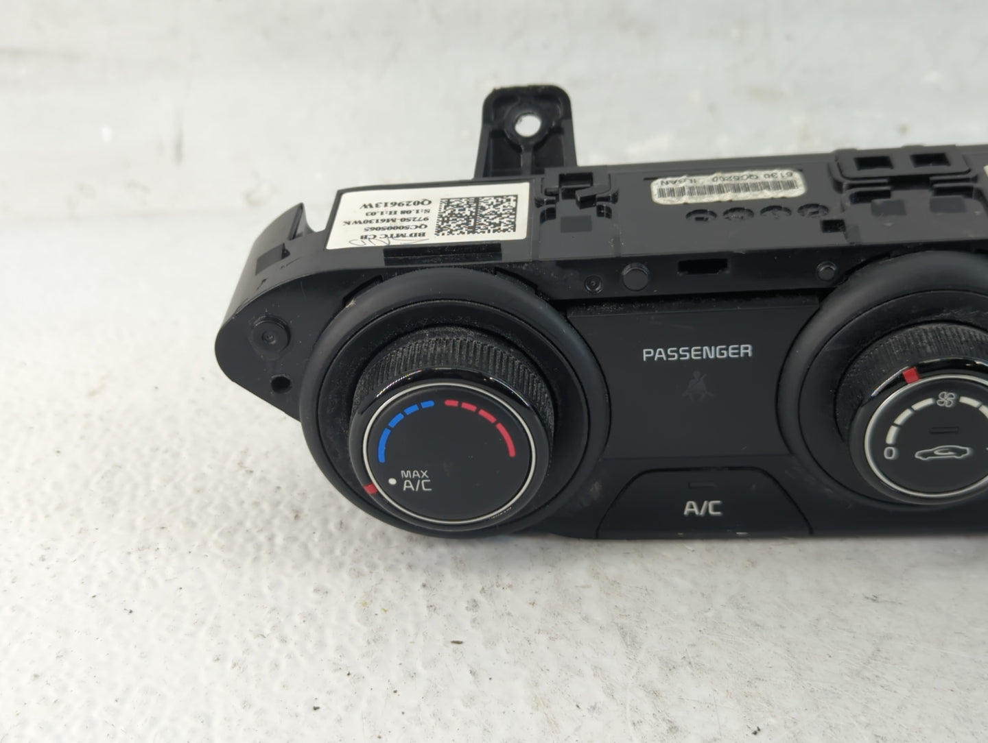 2019-2021 Kia Forte Climate Control Module Temperature AC/Heater Replacement P/N:97250-M6130WK Fits Fits 2019 2020 2021 OEM 