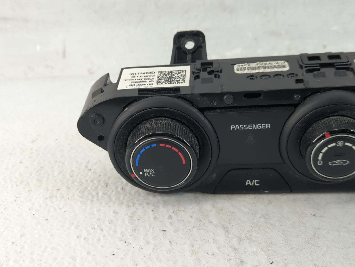 2019-2021 Kia Forte Climate Control Module Temperature AC/Heater Replacement P/N:97250-M6130WK Fits Fits 2019 2020 2021 OEM 