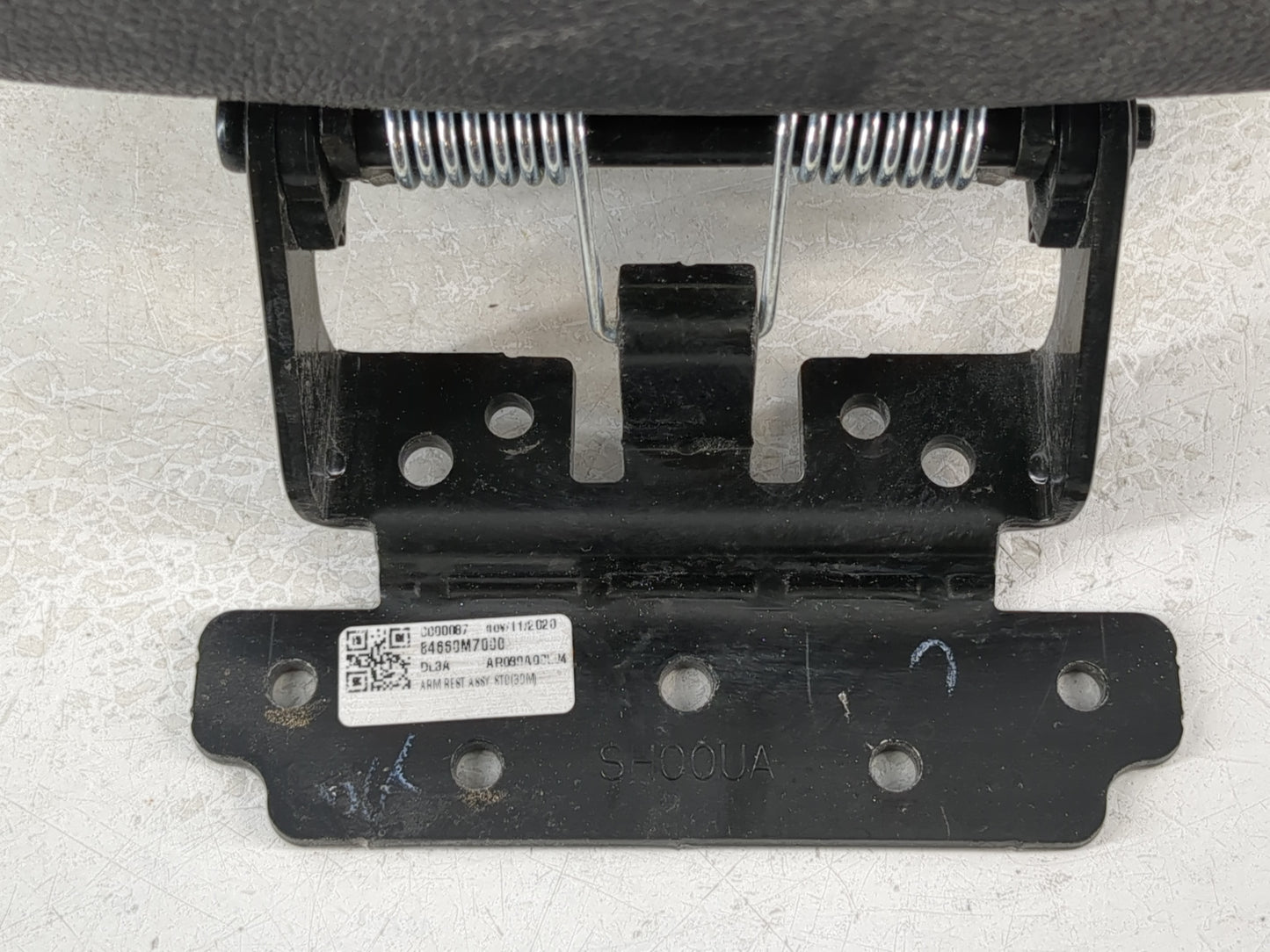 2019-2022 Kia Forte Center Console Armrest Cover Lid Fits Fits 2019 2020 2021 2022 OEM Used Auto Parts - Oemusedautoparts1.c