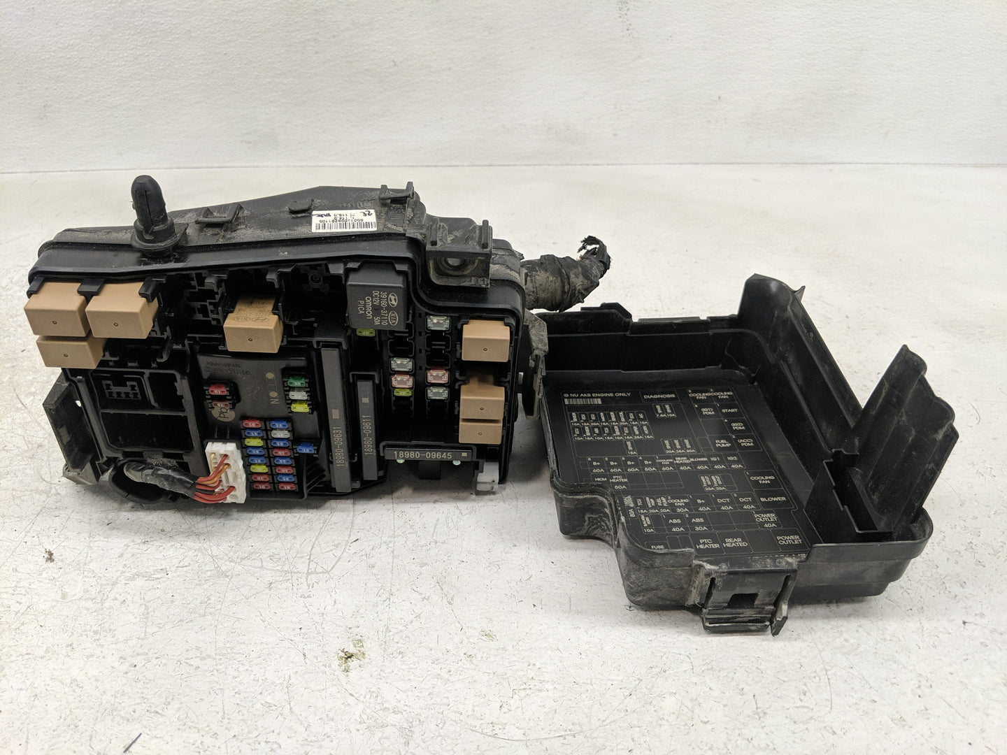2021 Kia Forte Fusebox Fuse Box Panel Relay Module P/N:4220828012 P078LA52, 91431 M7052 Fits OEM Used Auto Parts - Oemusedau