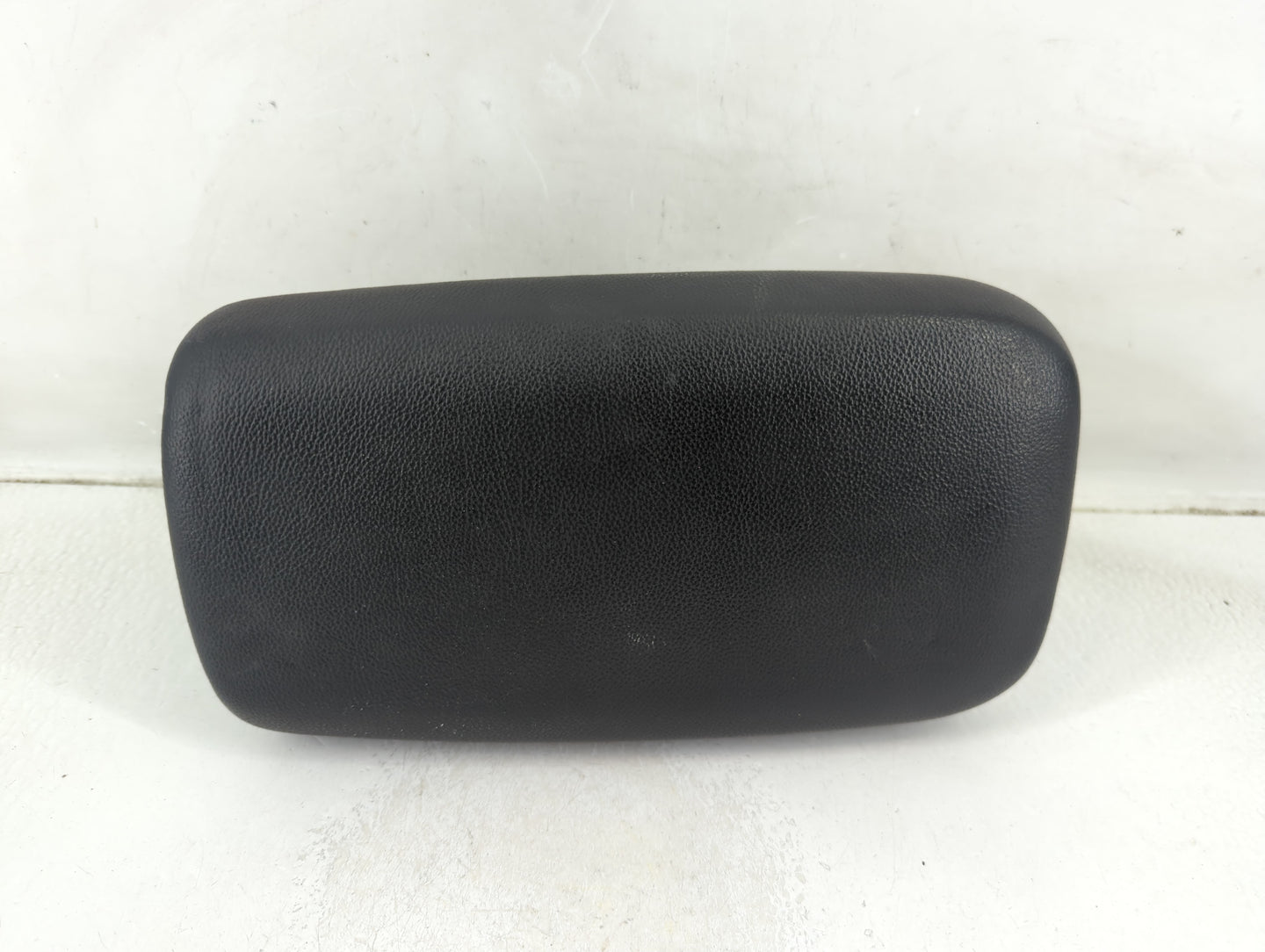 2019-2022 Kia Forte Center Console Armrest Cover Lid P/N:84660M7000 Fits Fits 2019 2020 2021 2022 OEM Used Auto Parts - Oemu