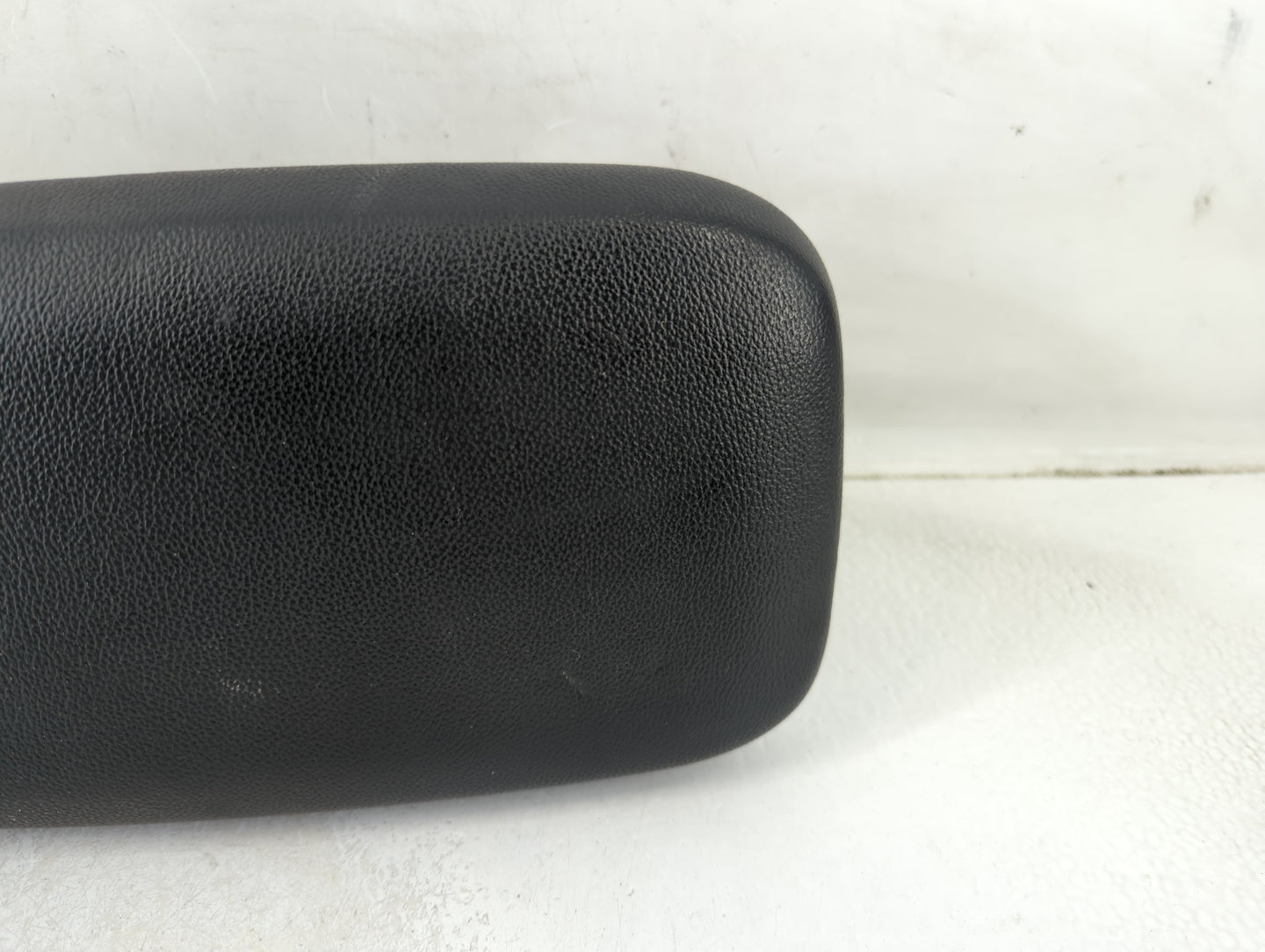 2019-2022 Kia Forte Center Console Armrest Cover Lid P/N:84660M7000 Fits Fits 2019 2020 2021 2022 OEM Used Auto Parts - Oemu